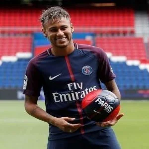 نيمار يعلن عدم رحيله عن باريس سان جيرمان