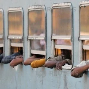 شاهد طفل يقود مترو أنفاق في مصر!!