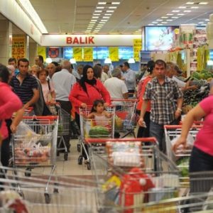 ارتفاع مؤشر ثقة المستهلكين في تركيا باقتصادهم خلال الشهر الجاري