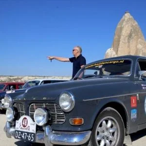 موكب “سيارات كلاسيكية على طريق الحرير” يصل كبادوكيا التركية