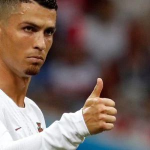 رونالدو استشار نجماً عربياً قبل الانتقال إلى يوفنتوس.. فماذا قال له؟