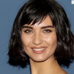 الممثلة التركية “لميس” الأولى على موقع IMDB