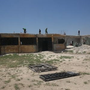 الإغاثة التركية تعيد بناء مدرسة مدمرة في “اعزاز” السورية