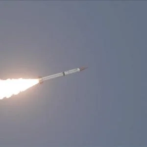 السعودية تعلن اعتراض صاروخ باليستي أطلقه “الحوثيون” باتجاه جازان