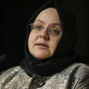تعرف على وزيرة العمل والخدمات الاجتماعية والأسرة بالحكومة التركية الجديدة