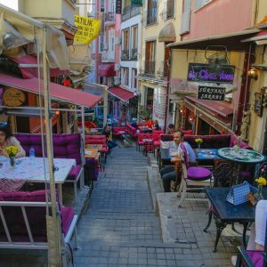 "شارع الجزائر" بإسطنبول.. طراز معماري فرنسي تركي (صور) 4 "شارع الجزائر" بإسطنبول.. طراز معماري فرنسي تركي (صور) 3