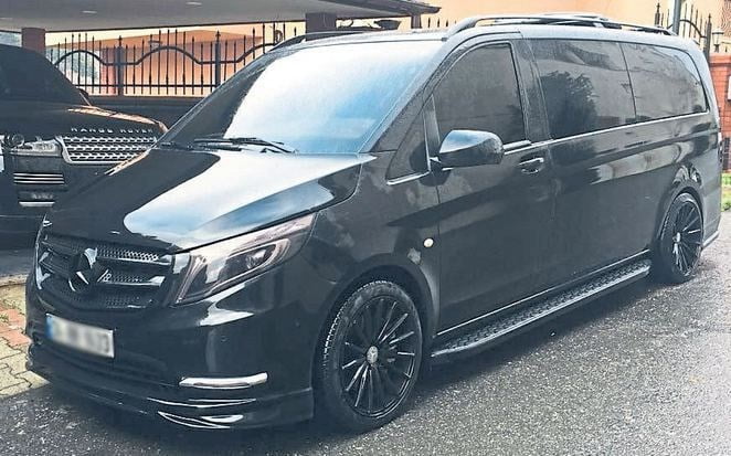 هذه هدية بوراك أوزجيفيت لزوجته فهرية في ذكرى زواجهما 3