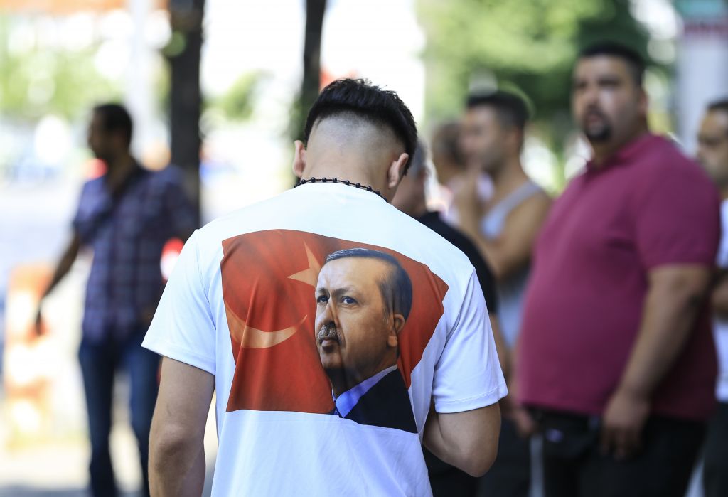 المئات يتظاهرون في برلين تضامنا مع مسعود أوزيل 6 المئات يتظاهرون في برلين تضامنا مع مسعود أوزيل 5