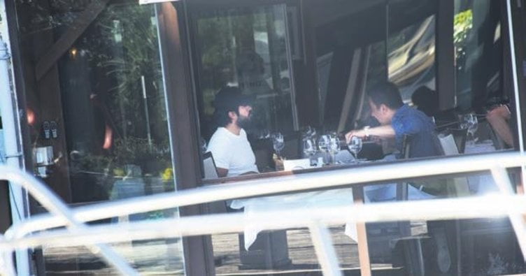 هذه هدية بوراك أوزجيفيت لزوجته فهرية في ذكرى زواجهما 5