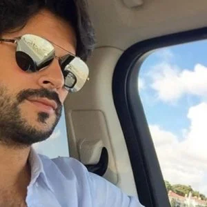 بوراك أوزجيفيت ينفي ما أشيع عن مرضه.. ويكشف عن آخر أعماله الفنية المرتقبة