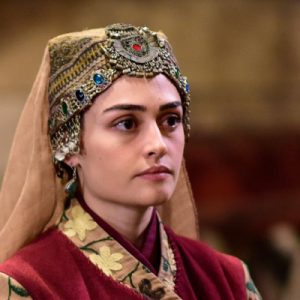 نعم ودَّعنا «إسراء بيلجيتش» في «قيامة أرطغرل»، لكن يُمكننا متابعة الممثلة التركية في مسلسل جديد