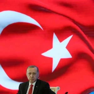 الليرة التركية تواصل هبوطها الكارثي.. واردوغان يعلن عن خطة بقيمة 46 مليار ليرة