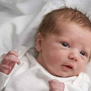 أم تبيع طفلها بـ 200 دولار