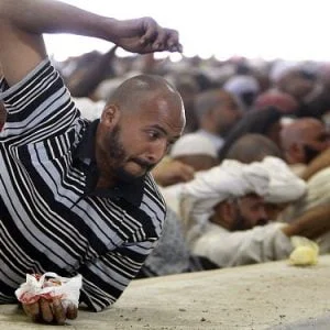 أين تذهب حصى الجمرات بعدما ان يرميها الحجاج؟