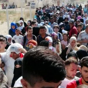 معبر “أونجوربنار” يشهد اقبال كثيف من السوريين الراغبين في قضاء إجازة عيد الأضحى في بلادهم(صور)