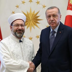 أردوغان يستقبل رئيس الشؤون الدينية التركي في المجمع الرئاسي بالعاصمة أنقرة