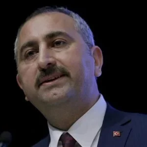 وزير العدل التركي: لا يمكن القبول بمنح القضاء اليوناني اللجوء لانقلابيين أتراك