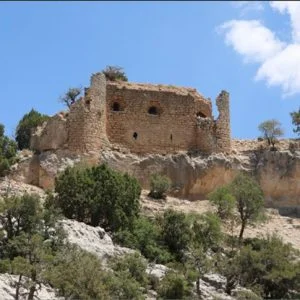 قلعة منّان التركية.. حصن جبلي يتحدى هواة التسلق