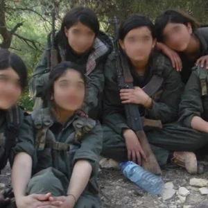 “رايتس ووتش” “ب ي د” الإرهابي يجنيد الأطفال النازحين بسوريا