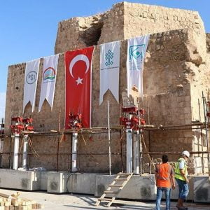 نجاح عملية نقل حمام “أرتوقلو” التاريخي التركي
