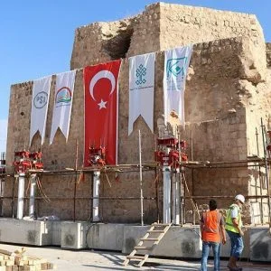 نجاح عملية نقل حمام “أرتوقلو” التاريخي التركي