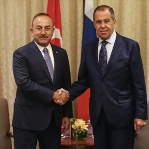 لافروف يصل أنقرة لمناقشة ملفات هامة مع نظيره التركي