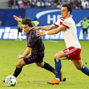 ليستر سيتي ينتزع صفقة من آرسنال ومانشستر يونايتد لضم مدافع تركي