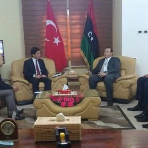 السفير التركي بطرابلس مستعدون لتدريب عناصر طبية ليبية