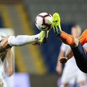 باشاك شهير التركي يتعادل سلبيا مع بيرنلي الإنجليزي في “يوروبا ليغ”