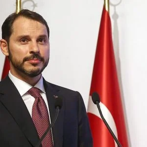 ألبيراق يلتقي 1000 مستثمر أجنبي الخميس المقبل