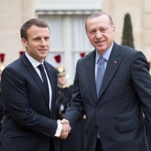الرئيس الفرنسي يشدد على أهمية استقرار الاقتصاد التركي بالنسبة إلى بلاده