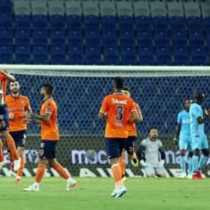 باشاك شهير يهزم طرابزون سبور في الدوري التركي