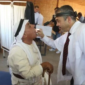 “خريجو الجامعات التركية” ينظمون يوما طبيا مجانيا لسكان الخان الأحمر