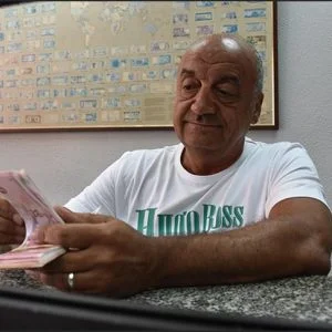 اللبنانيين يدعمون الليرة التركية