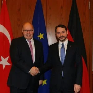 وزير الخزانة والمالية التركي يبحث مع نظيره الألماني العقوبات الأمريكية