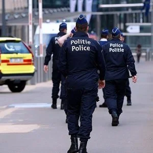 الشرطة الألمانية توقف شخصاً هدد سيدة تركية وطفلها بالقتل