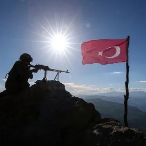 تحييد إرهابيين من “بي كا كا” بينهما قيادي شمالي تركيا