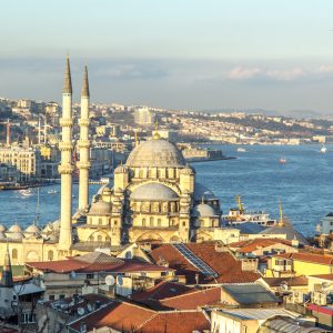هل منعت الصلوات الخمس وصلاة الجمعة في المساجد في ظل الحظر المفروض في تركيا؟
