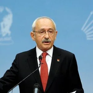 كليجدار اوغلو يعلق على هدية تميم لتركيا ويهاجم اردوغان