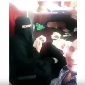 السعودية تقبض على مصري ‘أفطر مع زميلته المواطنة في العمل’
