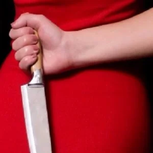 طعنت زوجها بعد 3 أيام من الزواج.. وتؤكد: دفاعا عن نفسى !