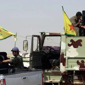 تنظيم “ي ب ك” الإرهابي يفرض حظر التجوال بالرقة