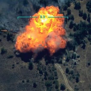 الجيش التركي ينشر لحظة استهداف مركبة ذخائر لمنظمة "بي كا كا" الإرهابية (صورة) 2 الجيش التركي ينشر لحظة استهداف مركبة ذخائر لمنظمة "بي كا كا" الإرهابية (صورة) 1