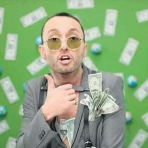 نيابة إسطنبول تحقق مع مغني تركي