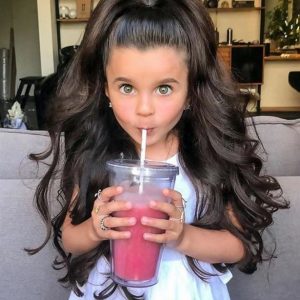 طفلة صغيرة تبهر العالم بجمال شعرها (صور) 8 طفلة صغيرة تبهر العالم بجمال شعرها (صور) 7