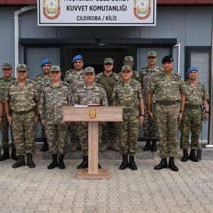 رئيس الأركان التركي يتفقد الوحدات العسكرية على الحدود مع سوريا