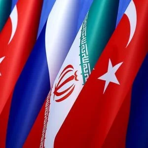 مسؤول إيراني: تفاهمنا مع تركيا وروسيا لتخلي عن الدولار بالتجارة