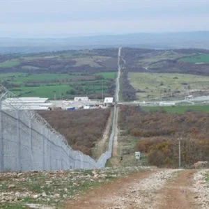 الأمن التركي يضبط 84 مهاجرًا أجنبيًا شمال غربي البلاد