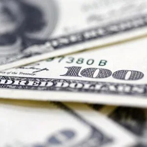 الدولار ينخفض والليرة تتعافي