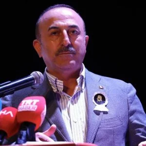 وزير الخارجية التركي: إيقاف الهجمات الجوية على “إدلب” يتطلب جهودا دولية